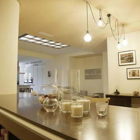 Mercado Central Rooms & Breakfast Apartment