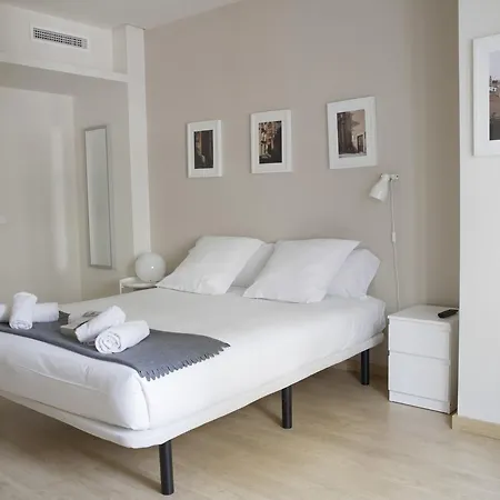 Mercado Central Rooms & Breakfast Apartment